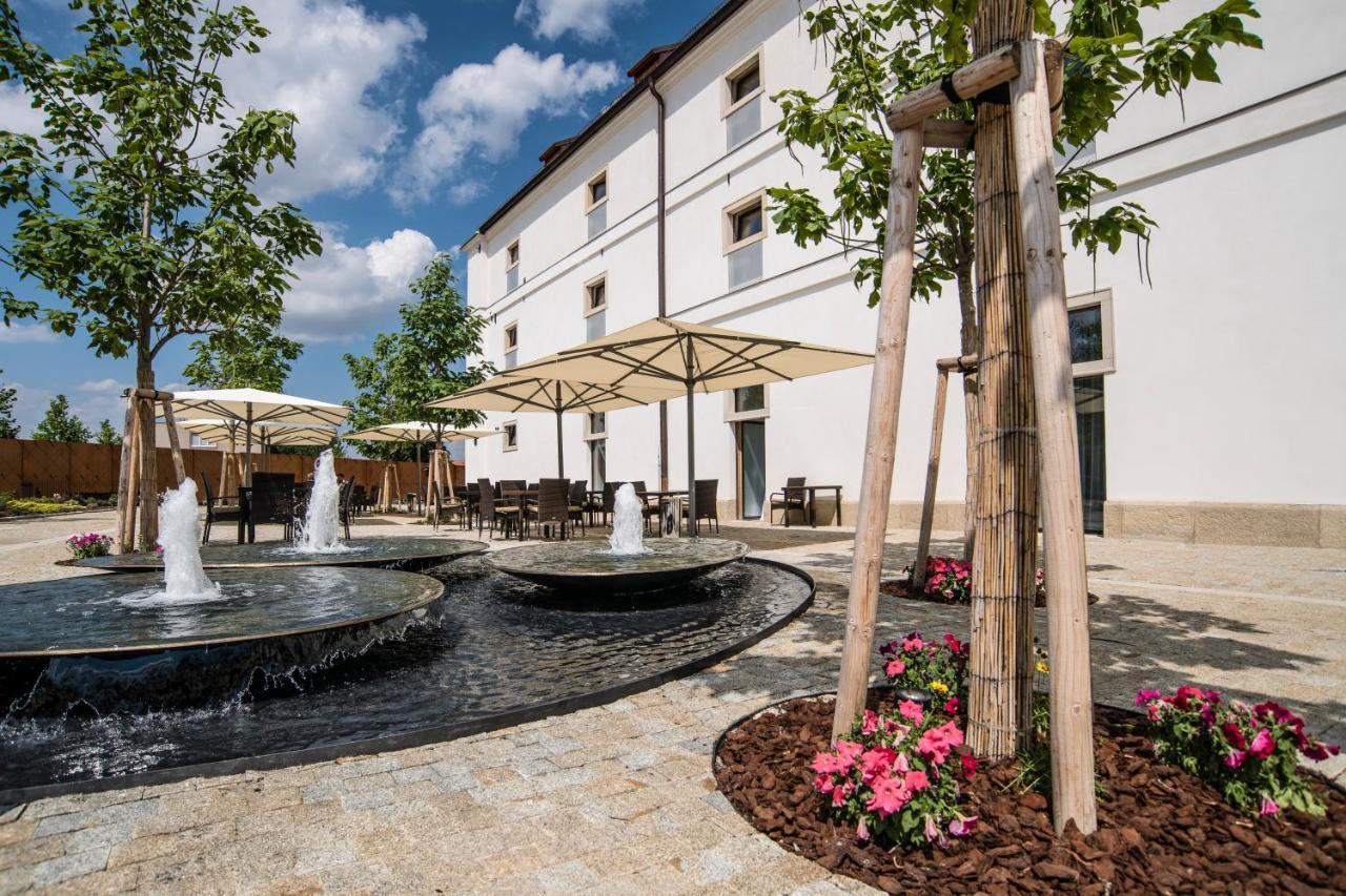 Lotrinsky Hotel Velké Pavlovice Exterior foto