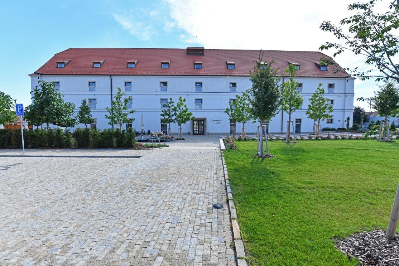 Lotrinsky Hotel Velké Pavlovice Exterior foto